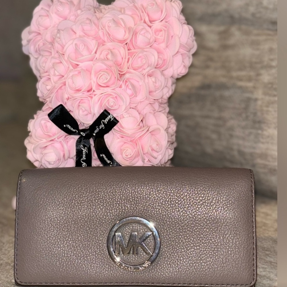 NWOT MICHAEL KORS Fulton Gusset Leather Snap Wallet